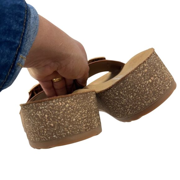 Forever Comfort Womens 7.5 Slip-On Platform Sandals Buckle Detail Cushioned Sole - Picture 8 of 15